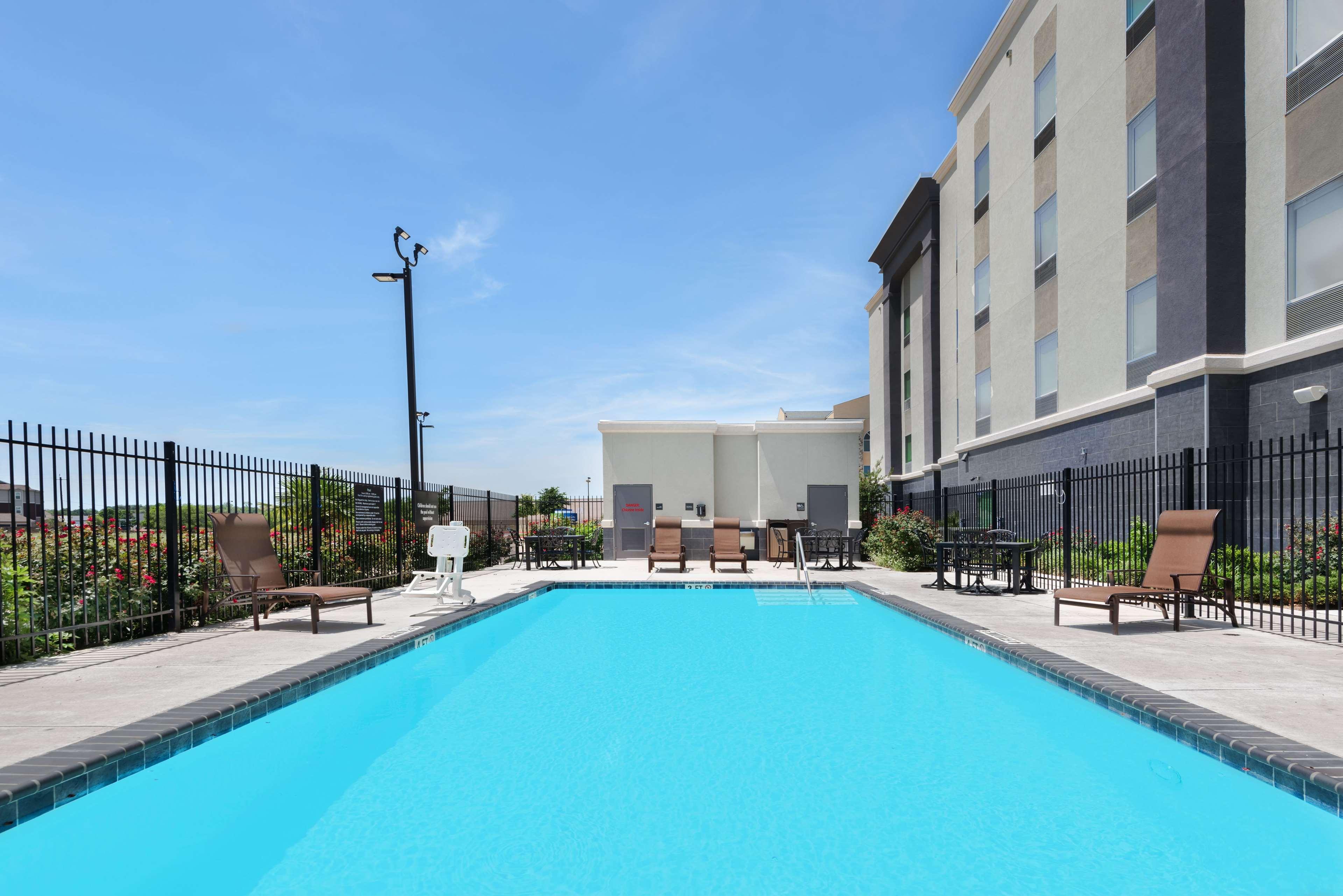 Hampton Inn & Suites San Antonio Brooks City Base, Tx Экстерьер фото