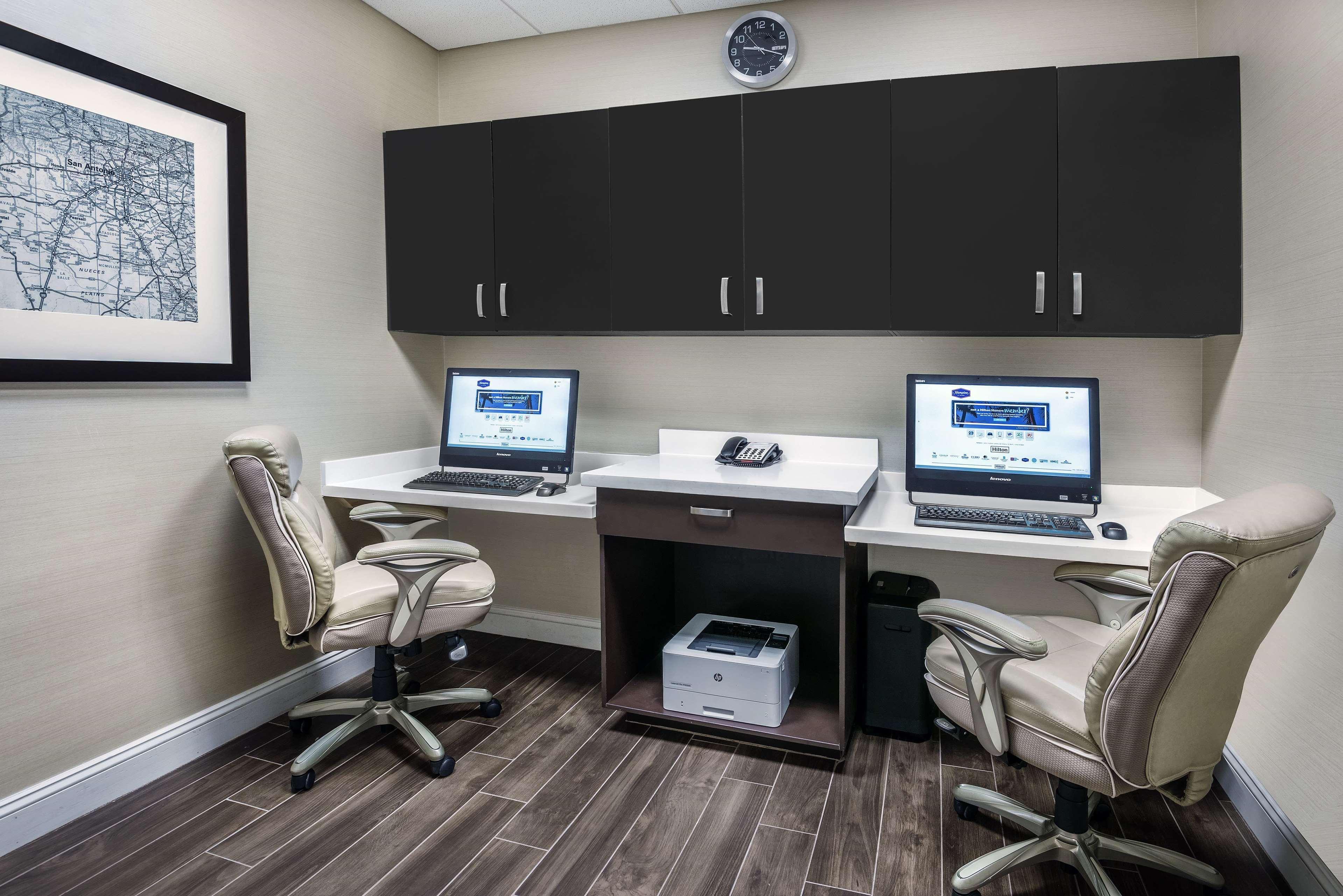 Hampton Inn & Suites San Antonio Brooks City Base, Tx Экстерьер фото